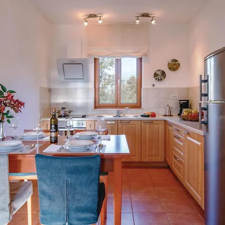 Holiday home Beautiful In With Kitchen *