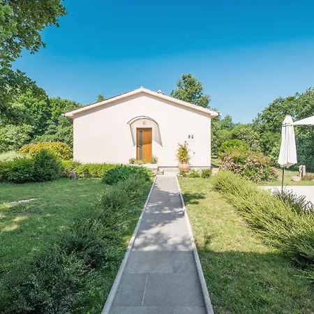 Beautiful In With Kitchen Holiday home